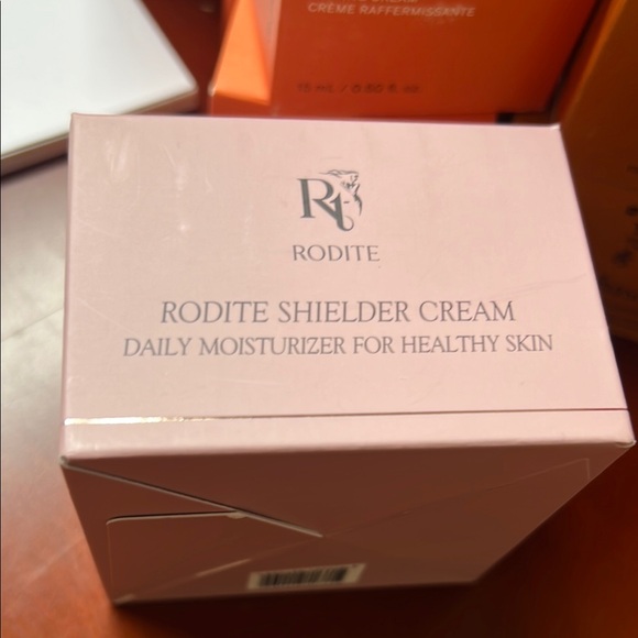 Shielder Cream - Pink Daily Moisturizer - Picture 1 of 4